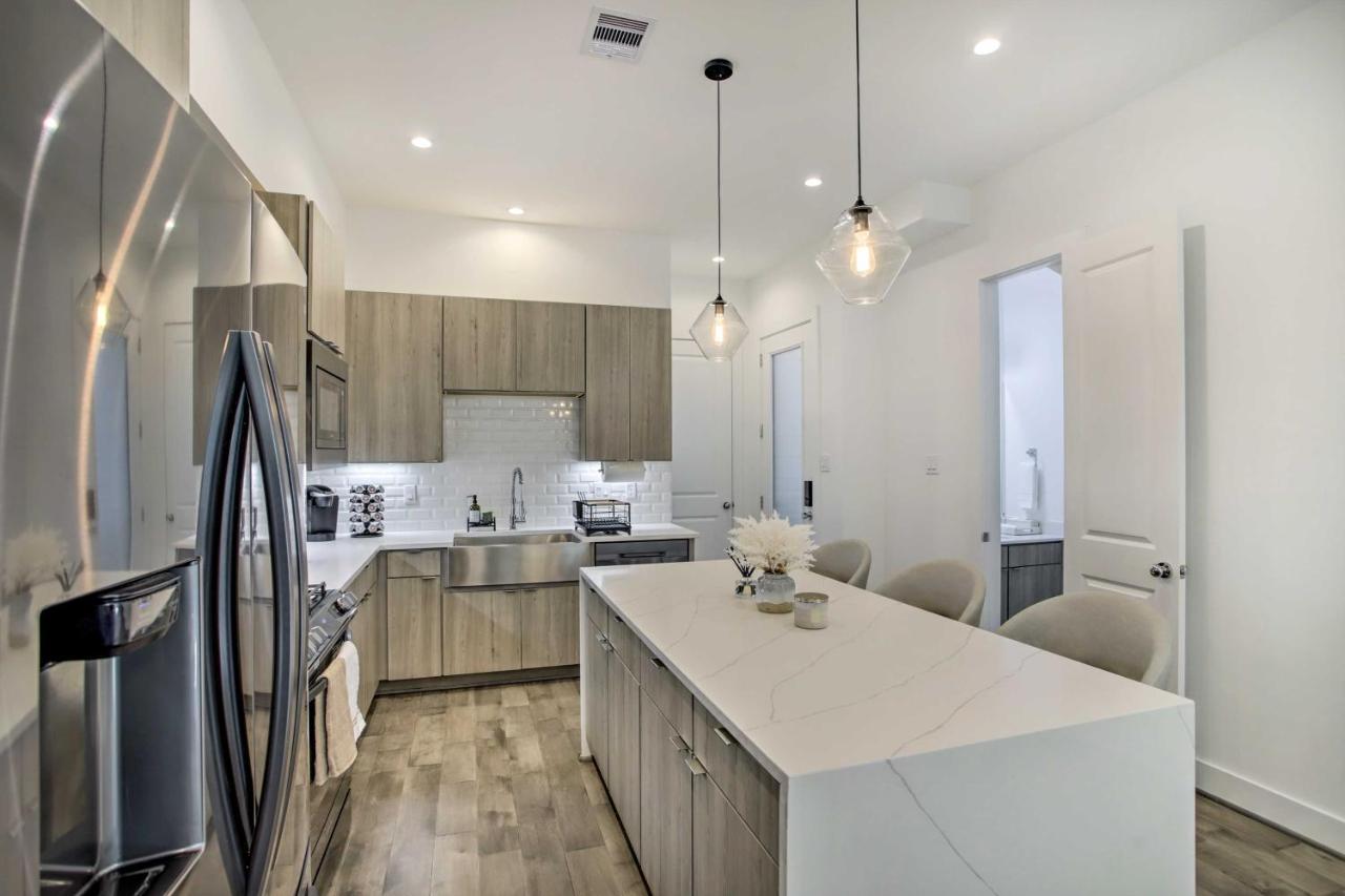 Newly-Built Luxury Galleria Area Townhome! Houston Eksteriør billede